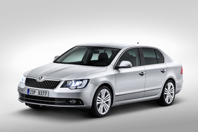 New SKODA Superb 2013 (5).jpg